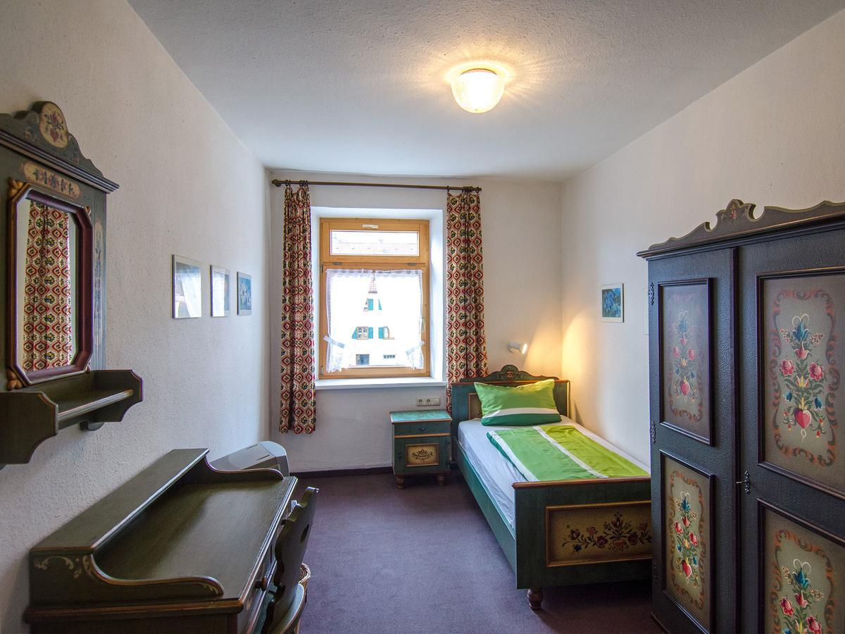 Brauereigasthof Adler Post Rettenberg Room photo